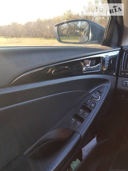 Седан Hyundai Sonata 2010 в Олешках