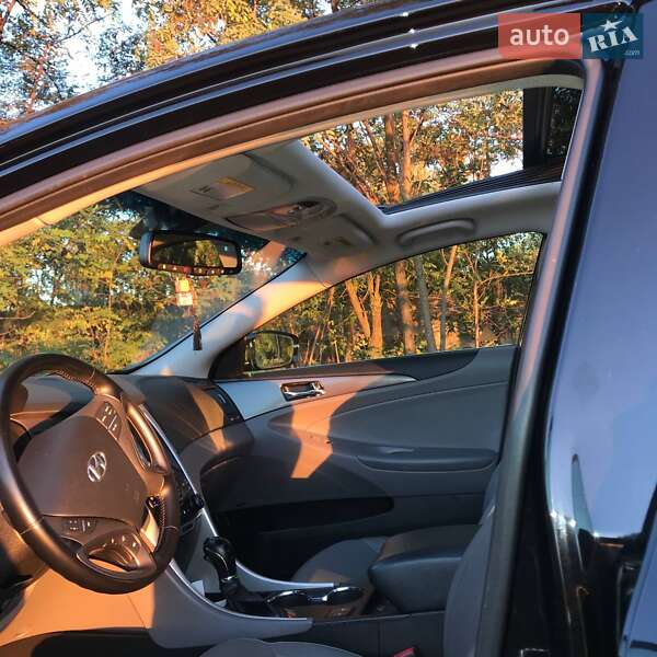 Седан Hyundai Sonata 2014 в Кривом Роге