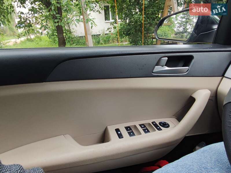 Седан Hyundai Sonata 2016 в Волочиске