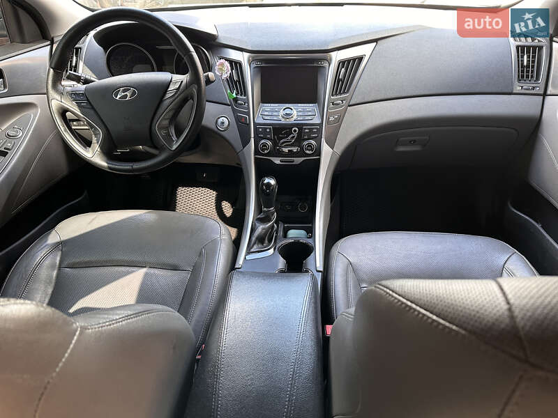 Седан Hyundai Sonata 2013 в Кривом Роге