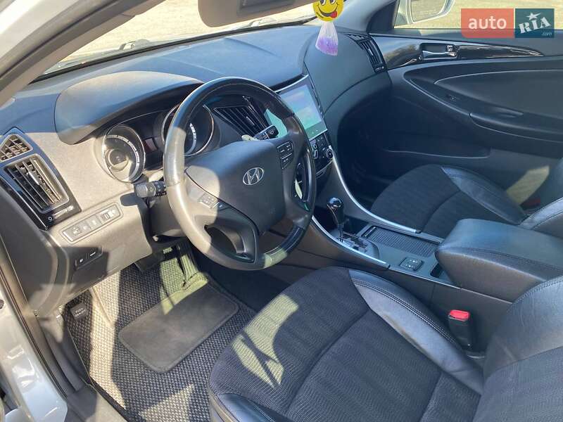 Седан Hyundai Sonata 2011 в Корсуне-Шевченковском