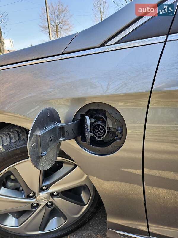 Седан Hyundai Sonata 2017 в Рогатине