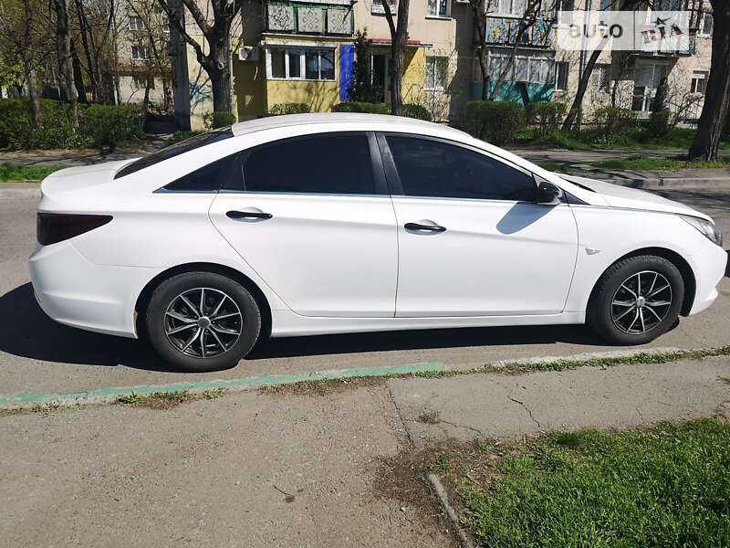 Седан Hyundai Sonata 2011 в Черноморске