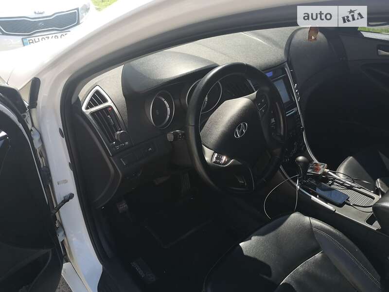 Седан Hyundai Sonata 2011 в Черноморске