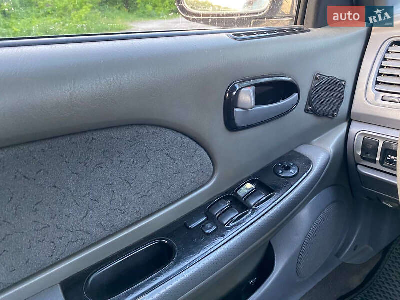 Седан Hyundai Sonata 2001 в Днепре