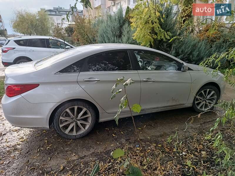 Седан Hyundai Sonata 2015 в Ужгороді