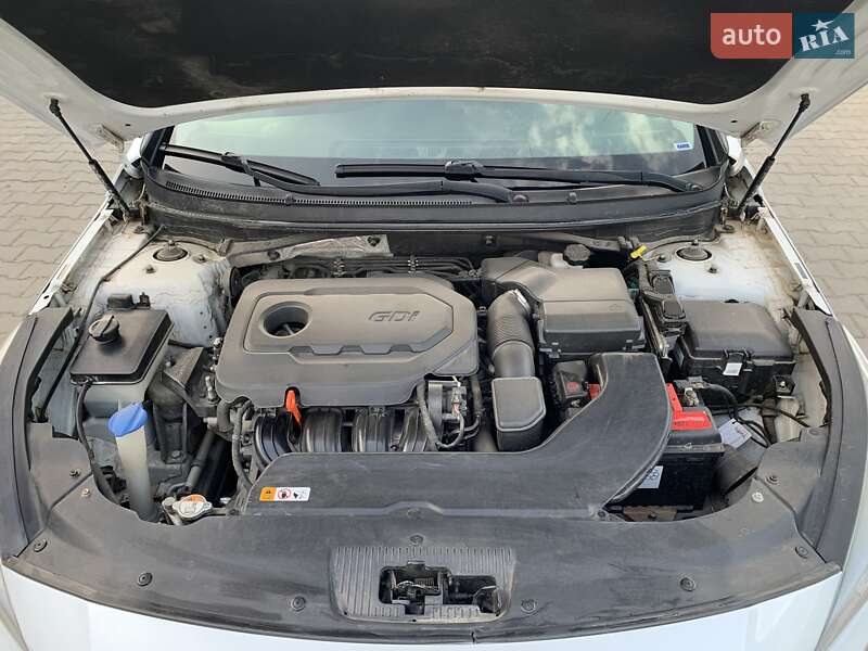 Седан Hyundai Sonata 2015 в Болграді