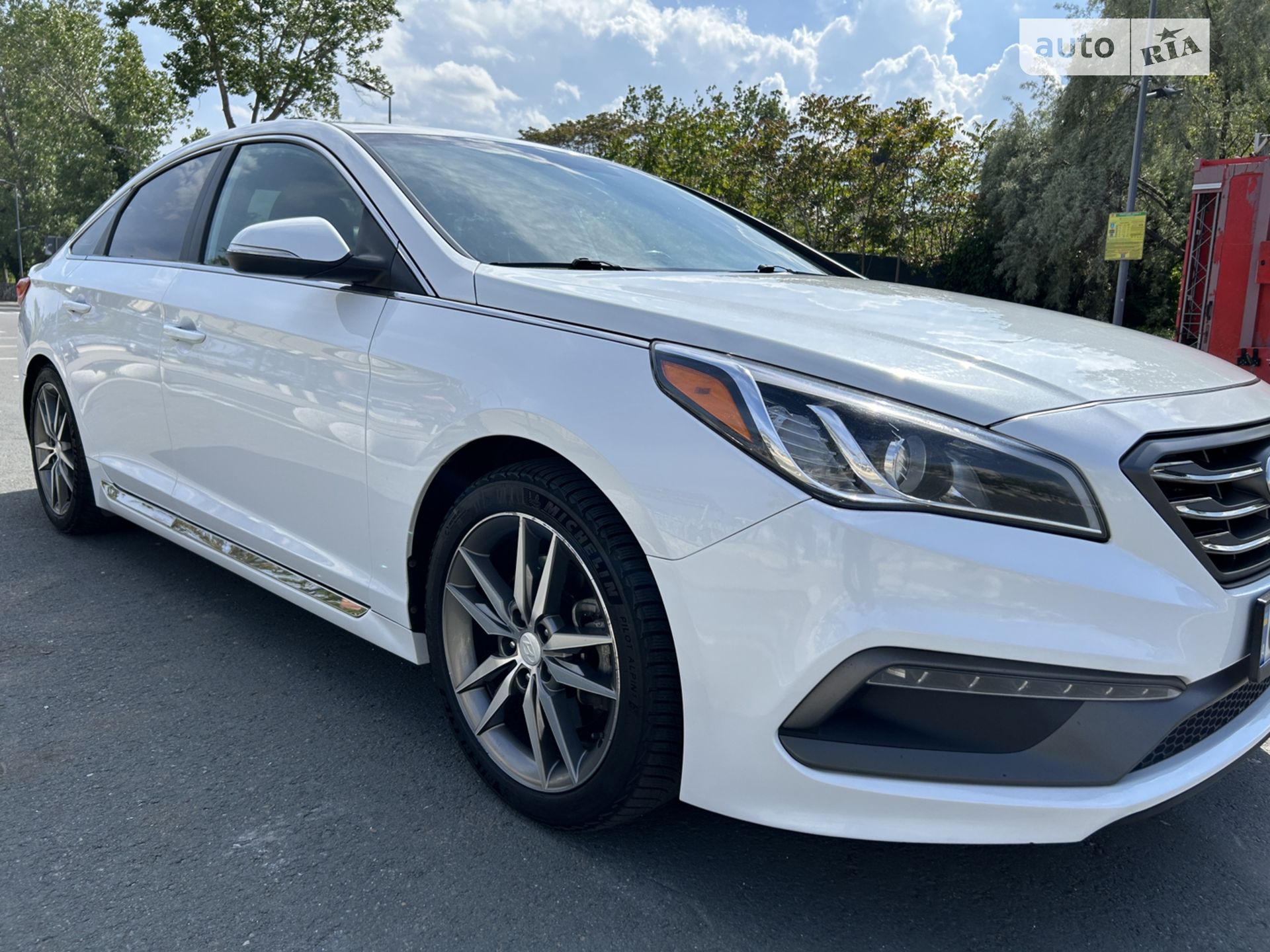 2017 Hyundai Sonata - мініатюра 19