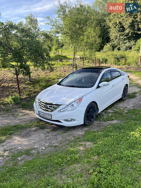 Седан Hyundai Sonata 2012 в Старом Самборе