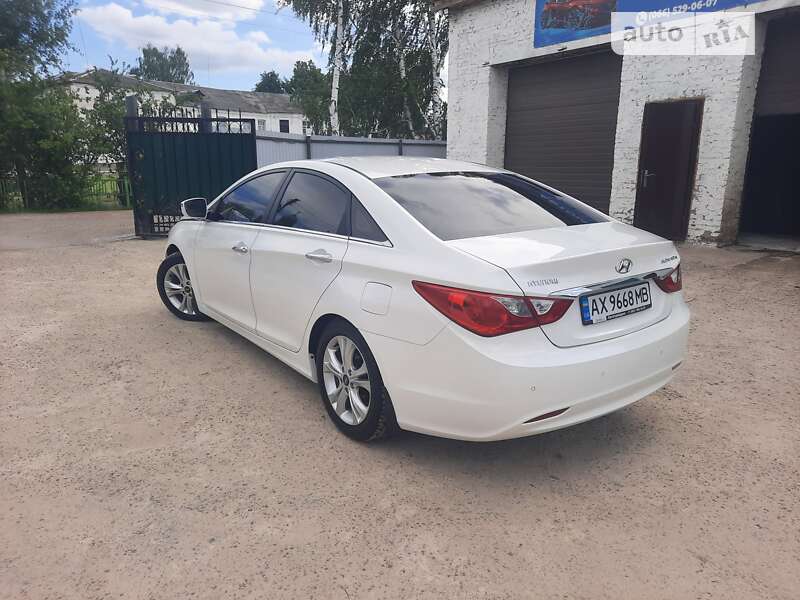 Седан Hyundai Sonata 2012 в Лебедине
