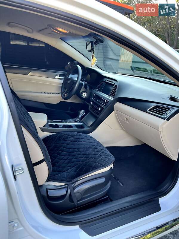 Седан Hyundai Sonata 2015 в Коростышеве