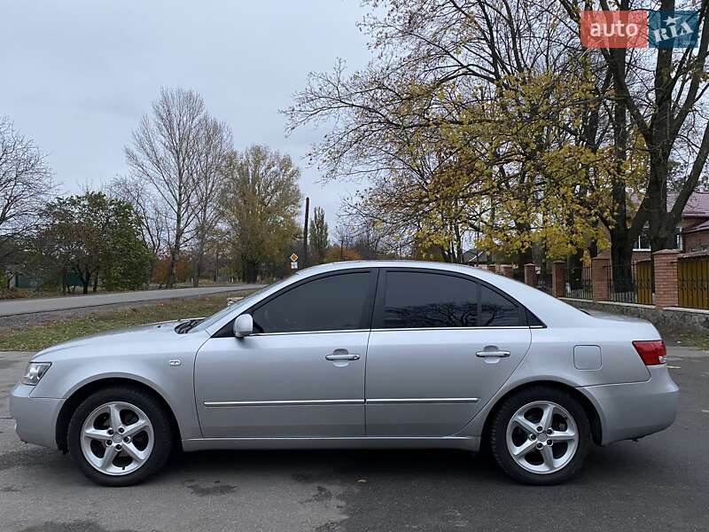 Седан Hyundai Sonata 2005 в Краснограді