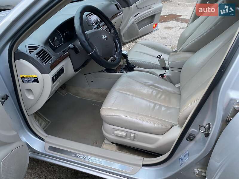 Седан Hyundai Sonata 2005 в Краснограді