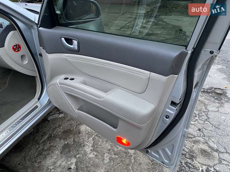 Седан Hyundai Sonata 2005 в Краснограді