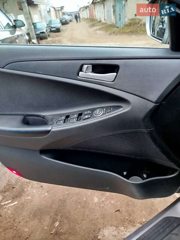 Седан Hyundai Sonata 2014 в Черновцах
