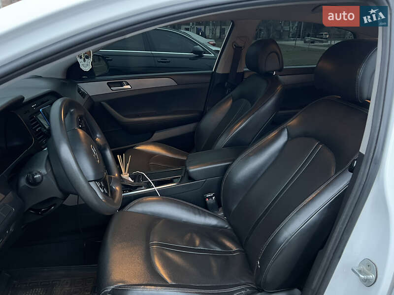Седан Hyundai Sonata 2015 в Кривом Роге