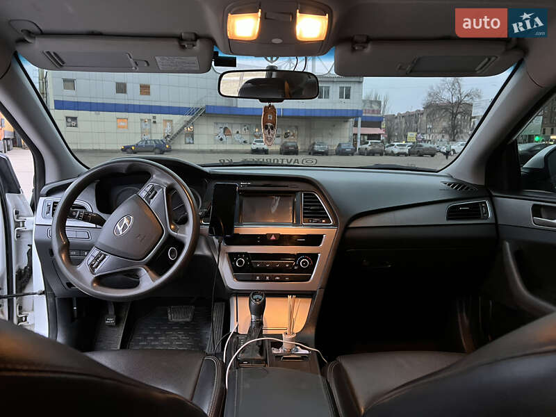 Седан Hyundai Sonata 2015 в Кривом Роге