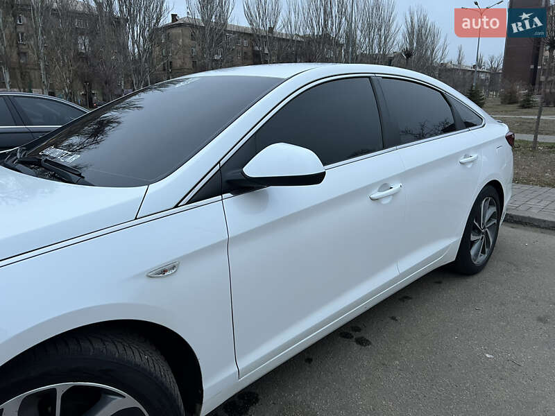 Седан Hyundai Sonata 2015 в Кривом Роге