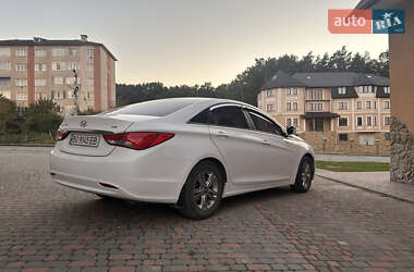 Седан Hyundai Sonata 2013 в Бучаче