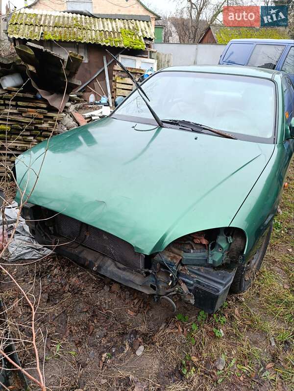 Седан Hyundai Sonata 2000 в Остер