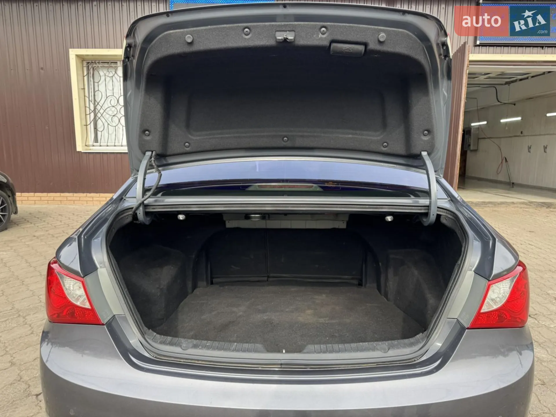 2010 Hyundai Sonata - мініатюра 9