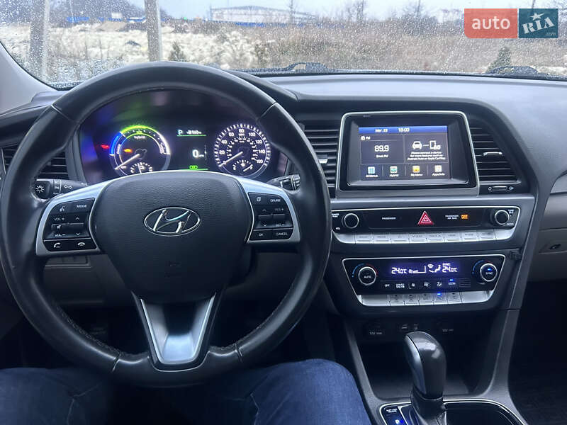 Седан Hyundai Sonata 2018 в Львове