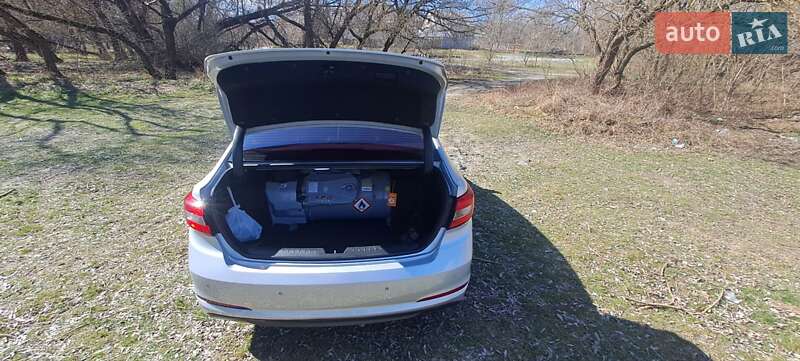 Седан Hyundai Sonata 2015 в Звягелі