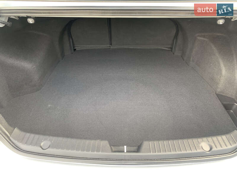 Седан Hyundai Sonata 2010 в Новомосковську