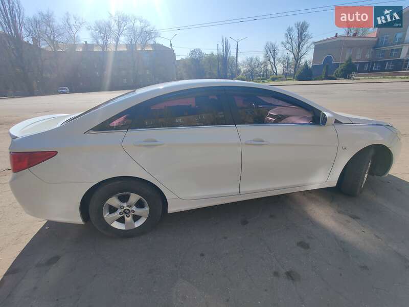 Седан Hyundai Sonata 2011 в Кривом Роге
