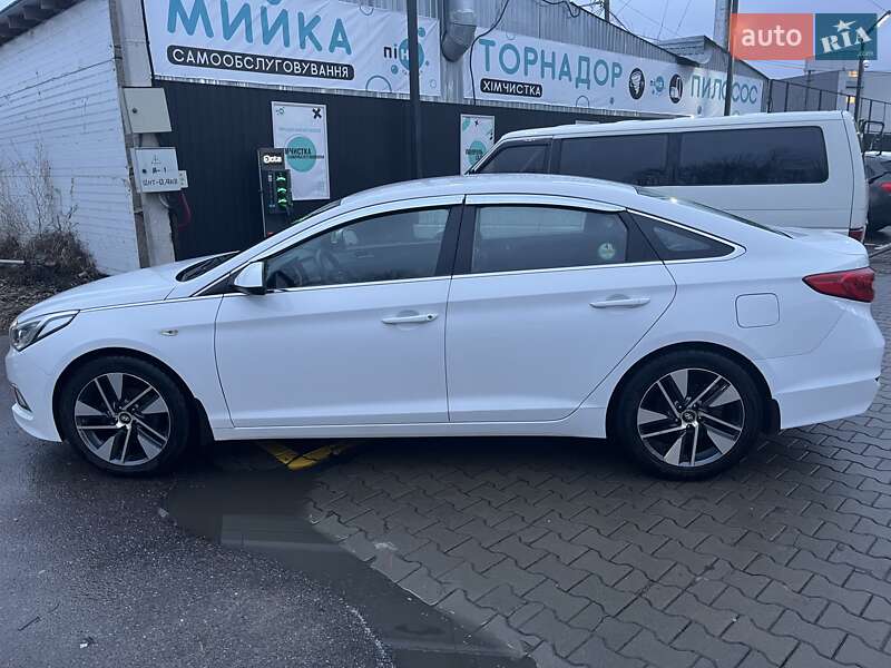 Седан Hyundai Sonata 2016 в Киеве