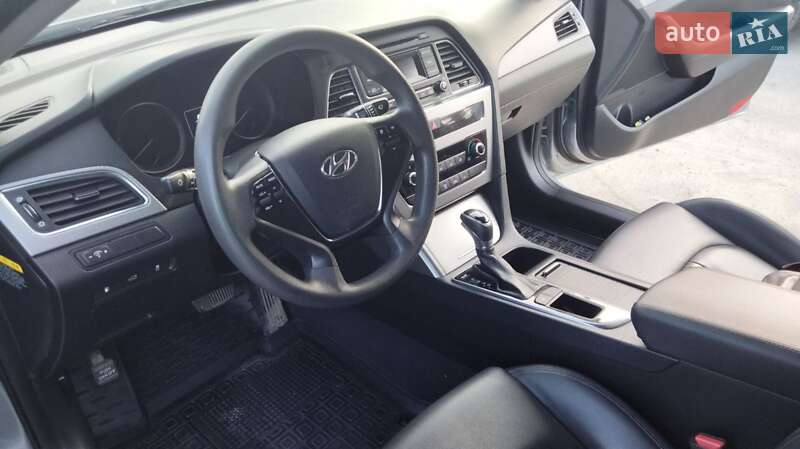 Седан Hyundai Sonata 2016 в Новоднестровске