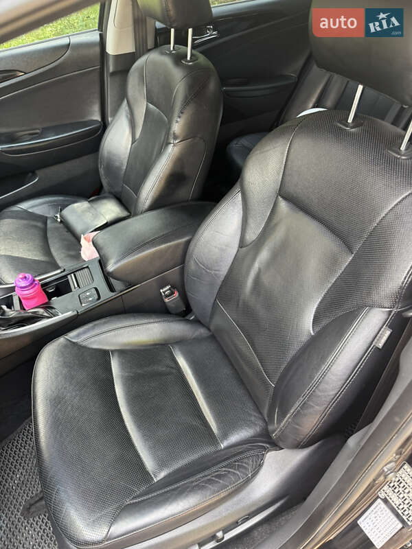 Седан Hyundai Sonata 2013 в Обухове
