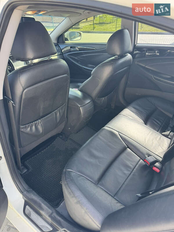Седан Hyundai Sonata 2011 в Бершаді
