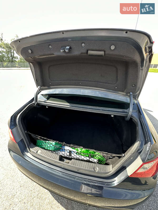 Седан Hyundai Sonata 2012 в Чернівцях