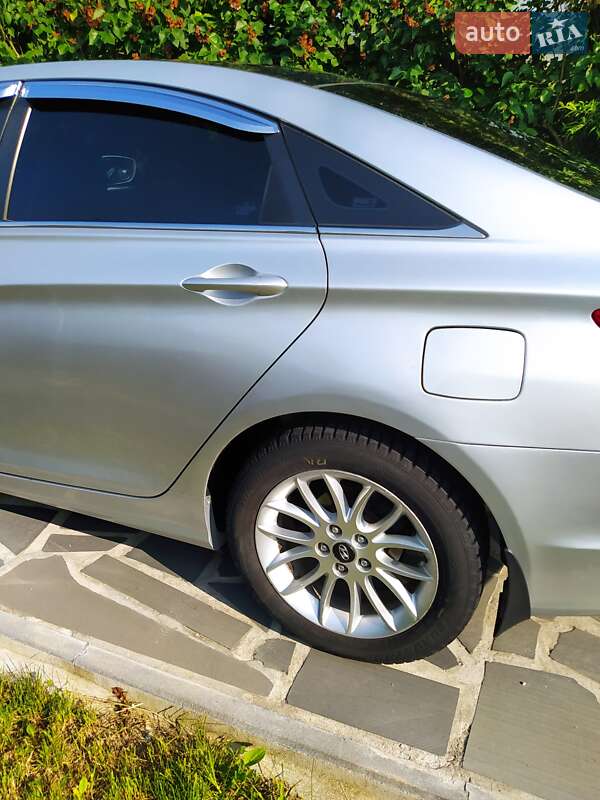 Седан Hyundai Sonata 2013 в Остроге
