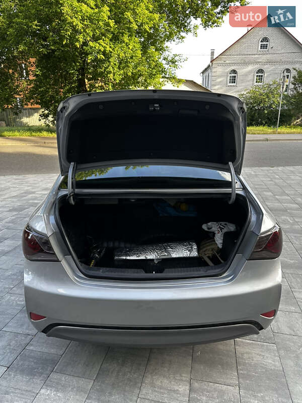 Седан Hyundai Sonata 2013 в Києві