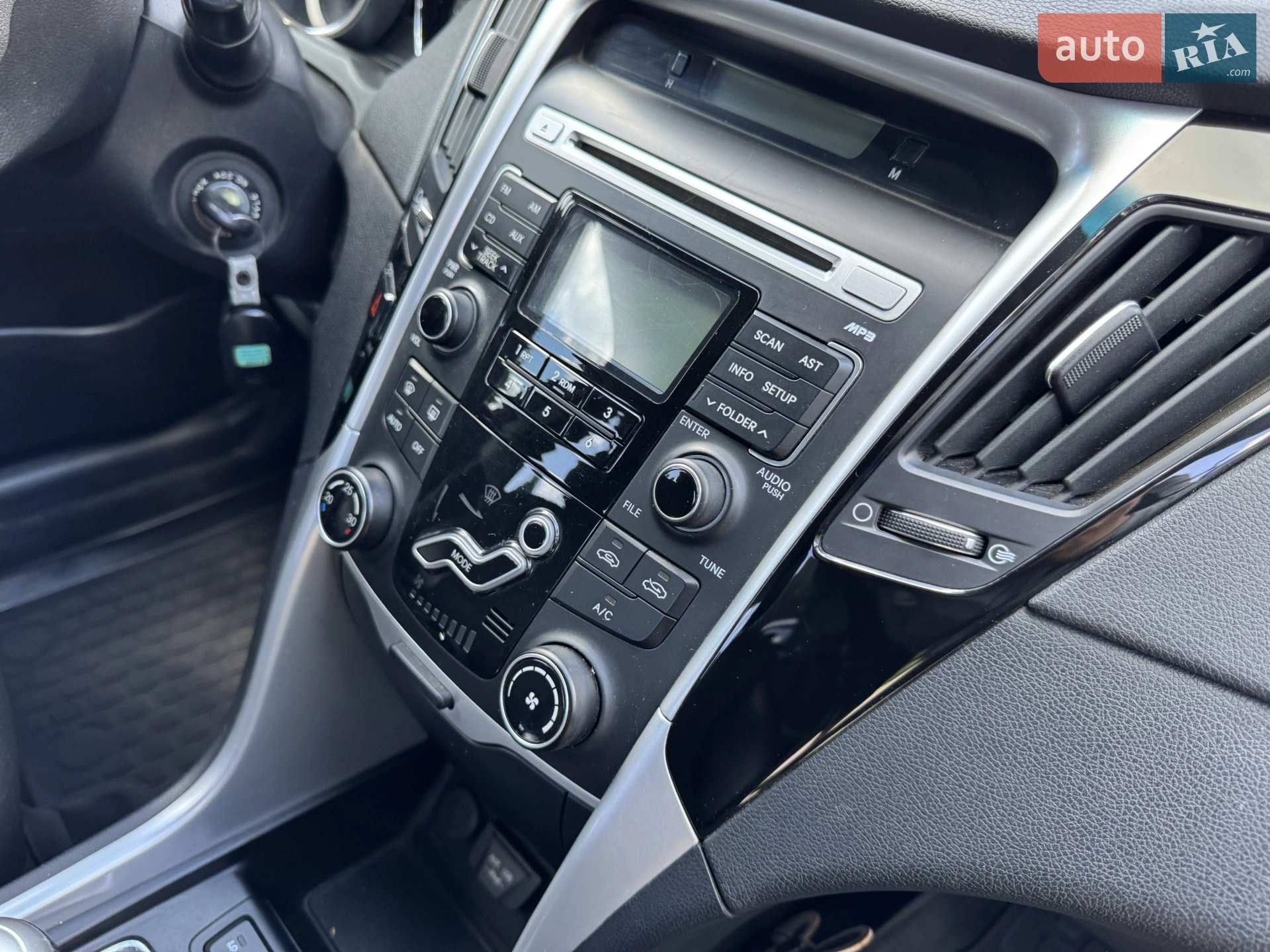2010 Hyundai Sonata - мініатюра 24