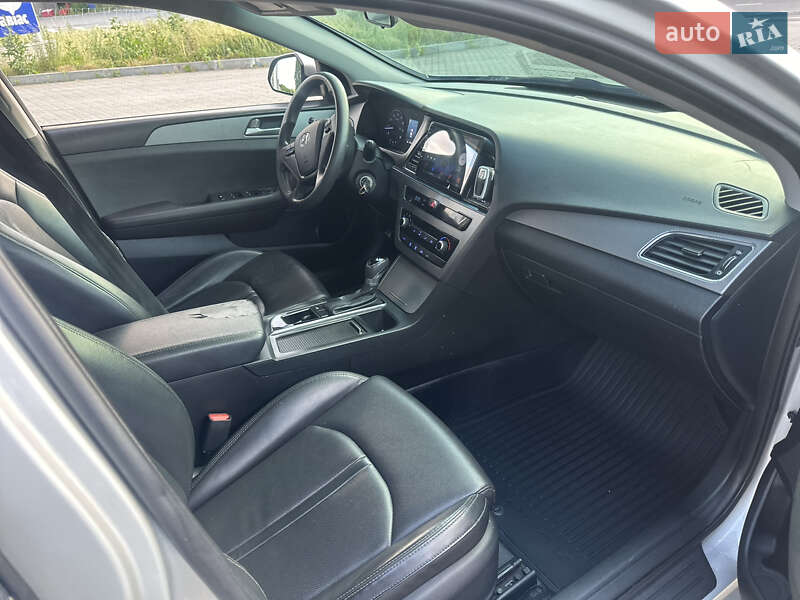 Седан Hyundai Sonata 2015 в Могилев-Подольске