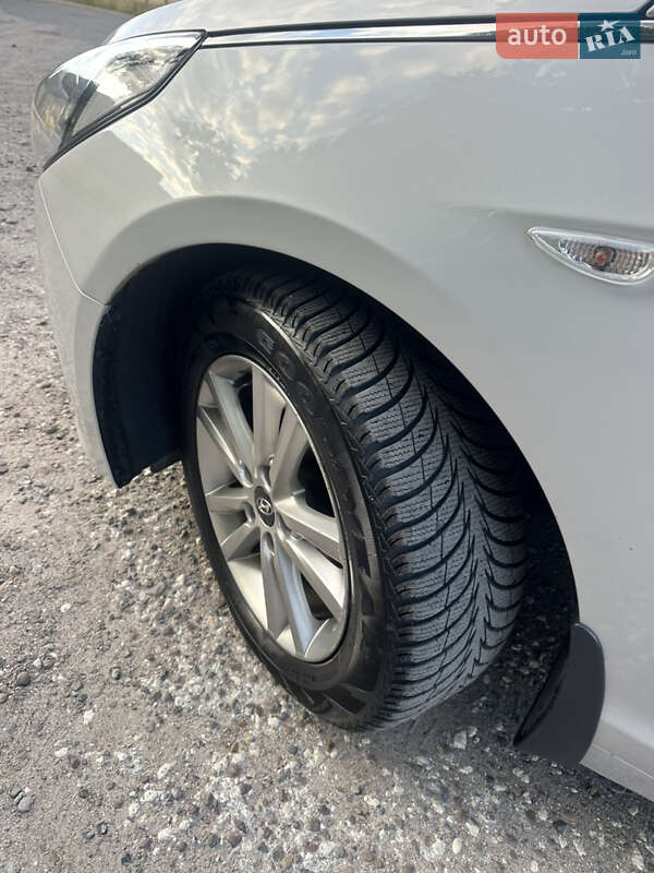 Седан Hyundai Sonata 2015 в Могилев-Подольске