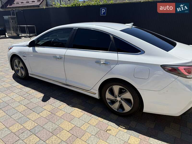 Седан Hyundai Sonata 2015 в Ужгороде