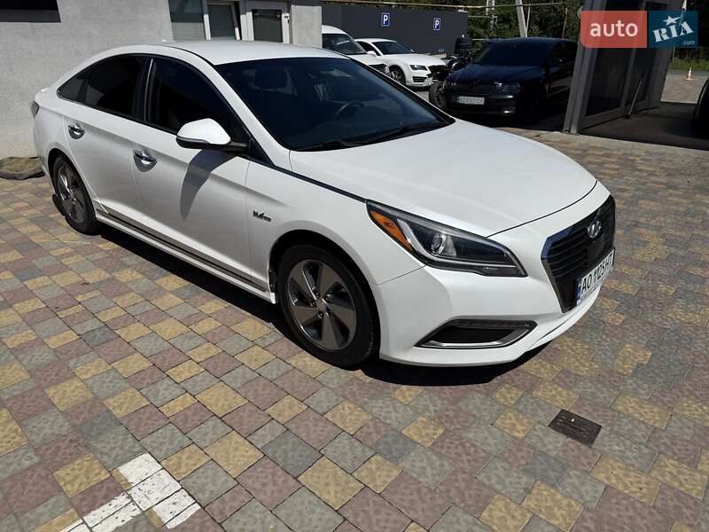 Седан Hyundai Sonata 2015 в Ужгороде