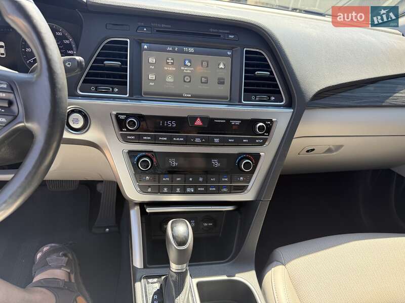 Седан Hyundai Sonata 2015 в Ужгороде