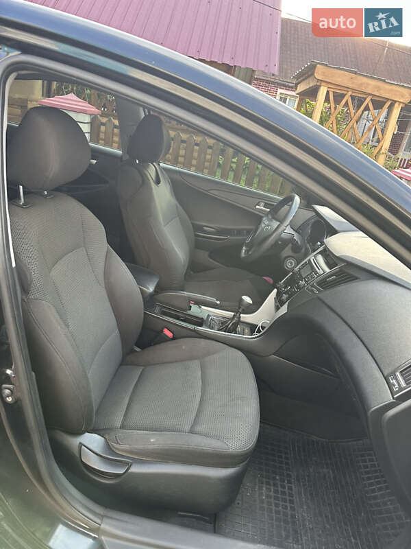 Седан Hyundai Sonata 2011 в Полонном