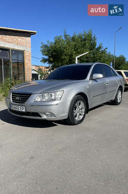 Седан Hyundai Sonata 2008 в Волочиске