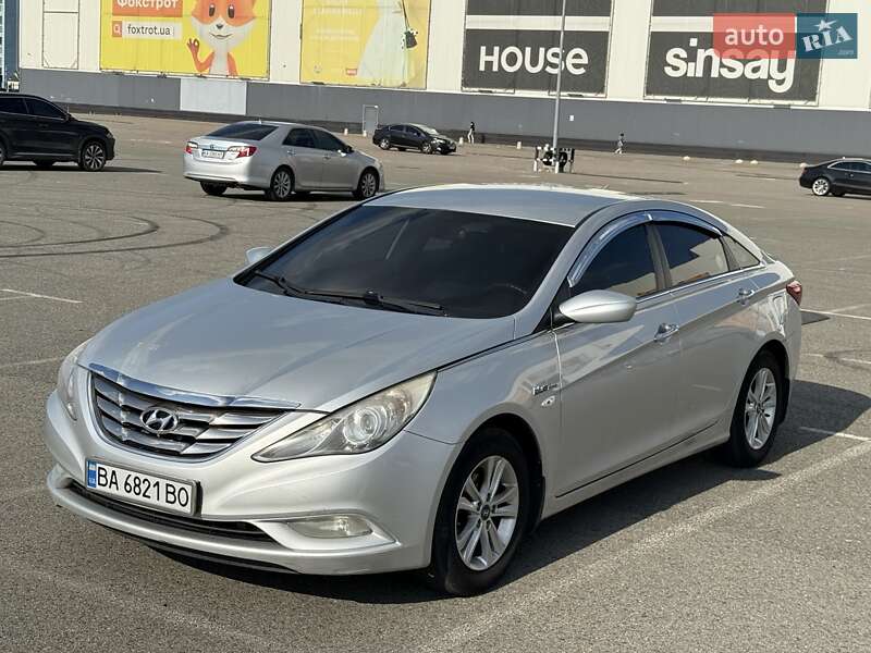 Hyundai Sonata 2011