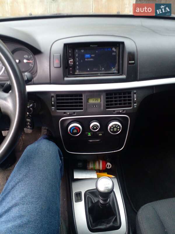 Седан Hyundai Sonata 2006 в Славуте