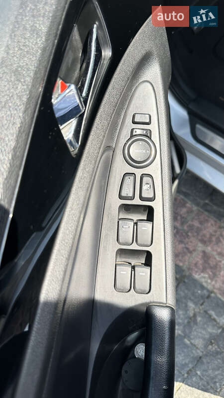 Седан Hyundai Sonata 2012 в Чернигове