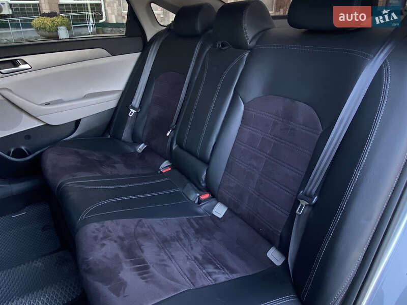 Седан Hyundai Sonata 2015 в Николаеве