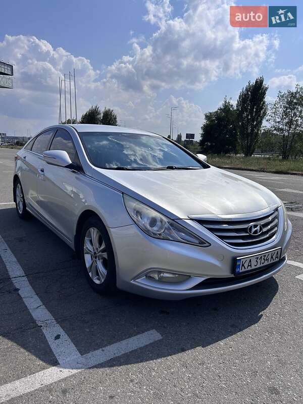 Hyundai Sonata 2011