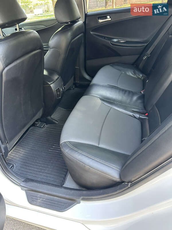 Седан Hyundai Sonata 2014 в Нікополі